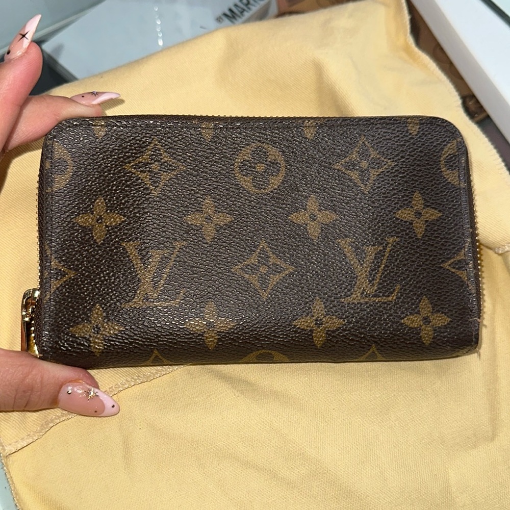Original LV zippy wallet